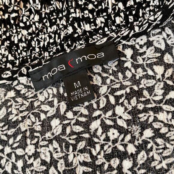 Feminine Boho Black & White Floral Flutter Sleeve Blouse Smocked Waist Medium - Picture 6 of 9